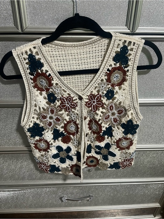 unbranded Other - Crochet Floral Vest in Cream with Blue & Brown Accents